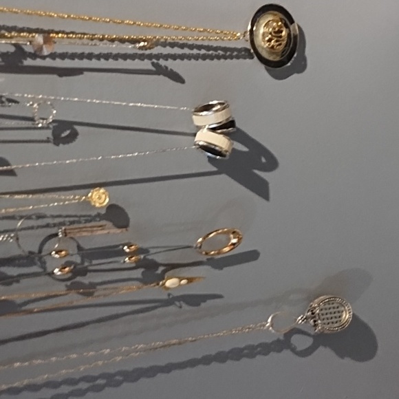 Woman's necklaces - Picture 3 of 4